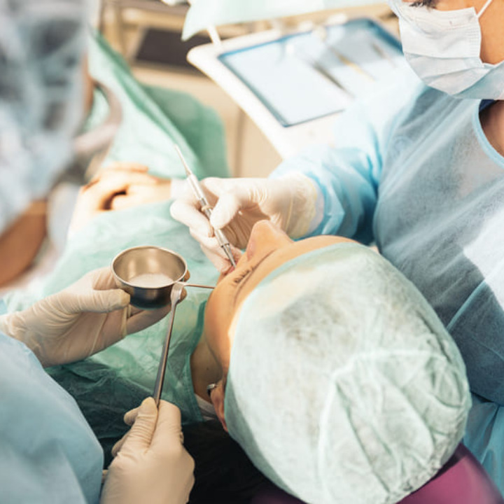 implantes dentales en Clínica Doctores Arena en Chamartín (1)
