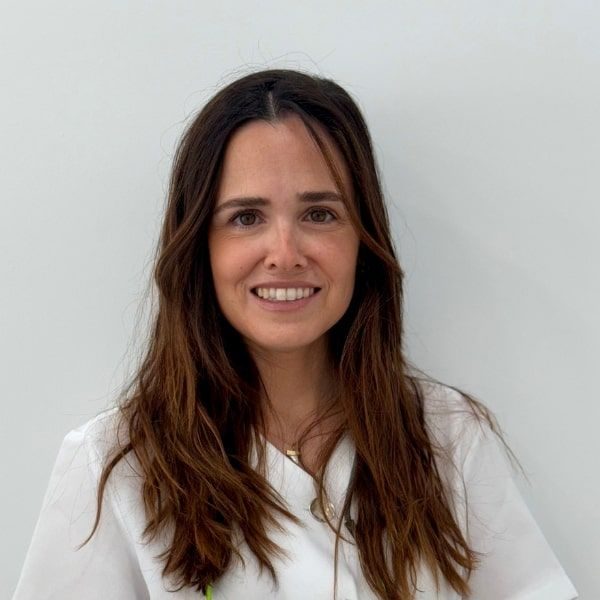 Doctora Cum laudem Stefanía Arena- Clínica Dental Doctores Arena. Especialista en Implantes dentales y Periodoncia