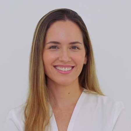 Dra. Ángela Gómez-Tembleque - Ortodoncista en Clínica dental Doctores Arena